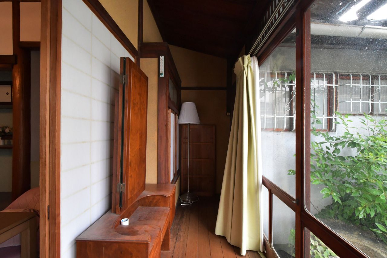 廊下の突き当たりはトイレです。(2022-09-27,共用部,OTHER,1F)