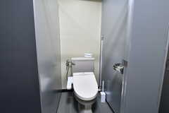 男性専用トイレの様子2。(2021-10-07,共用部,TOILET,1F)