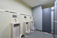男性専用トイレの様子。(2021-10-07,共用部,TOILET,3F)