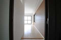 玄関から見た内部の様子。（205号室）(2012-09-13,専有部,ROOM,2F)