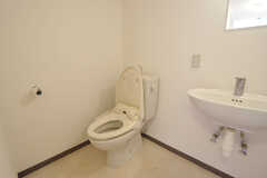女性専用のウォシュレット付きトイレの様子。(2012-02-04,共用部,TOILET,3F)