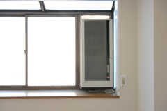 各部屋には縦型のクーラーが設置されています。（308号室）(2012-02-04,専有部,ROOM,3F)