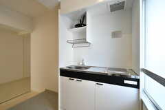 洗面台の対面に設置されたミニキッチン。(2020-02-13,共用部,KITCHEN,3F)