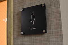 女性専用トイレのサイン。(2018-04-03,共用部,OTHER,3F)