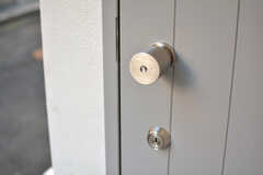 玄関のドアノブ。鍵はスマートロックです。(2020-03-16,周辺環境,ENTRANCE,1F)