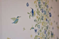 壁紙には鳥や花が描かれています。(2018-01-11,共用部,OTHER,1F)