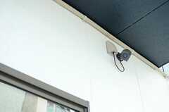 玄関付近には、防犯カメラが設置されています。(2013-01-17,周辺環境,ENTRANCE,1F)