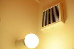室内には換気扇もあり、湿気を防いでくれます。(2013-01-17,共用部,OTHER,1F)