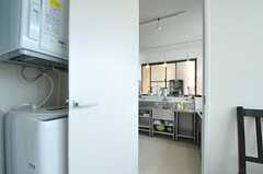 ランドリールームとキッチンはつながっています。(2013-01-17,共用部,LAUNDRY,1F)