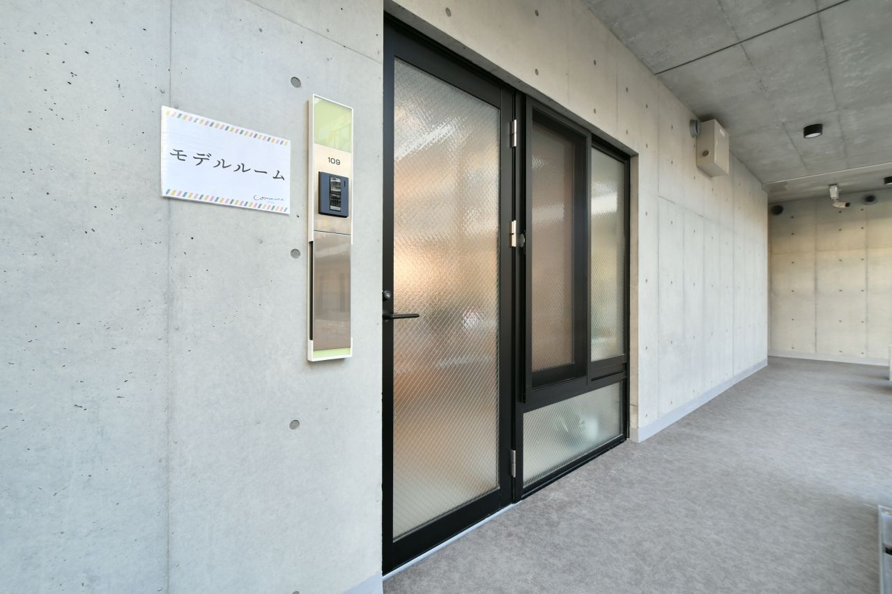 専有部のドア。ガラス張りです。（109号室）(2020-02-02,専有部,ROOM,1F)