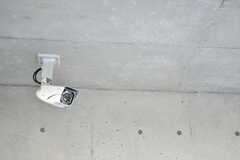 共用廊下に設置された防犯カメラ。(2020-02-02,共用部,OTHER,1F)