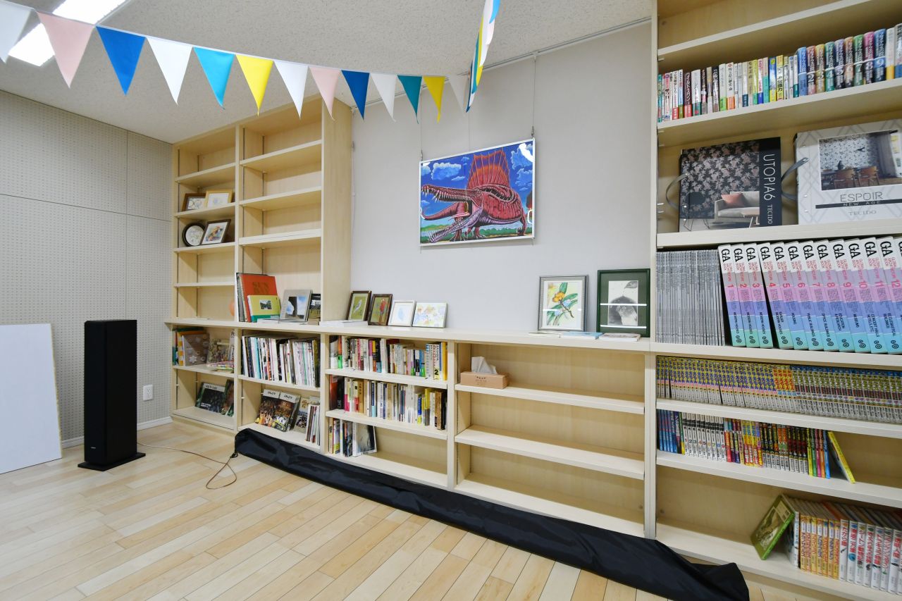 多目的ルームの本棚。入居者は自由に使えます。(2020-03-10,共用部,LIVINGROOM,1F)