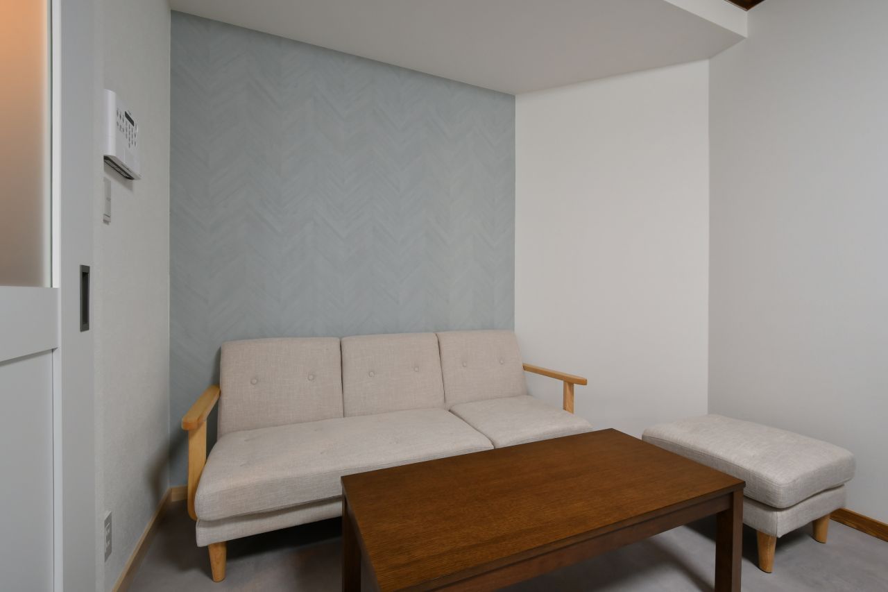 ソファの様子。(2023-03-08,共用部,LIVINGROOM,1F)
