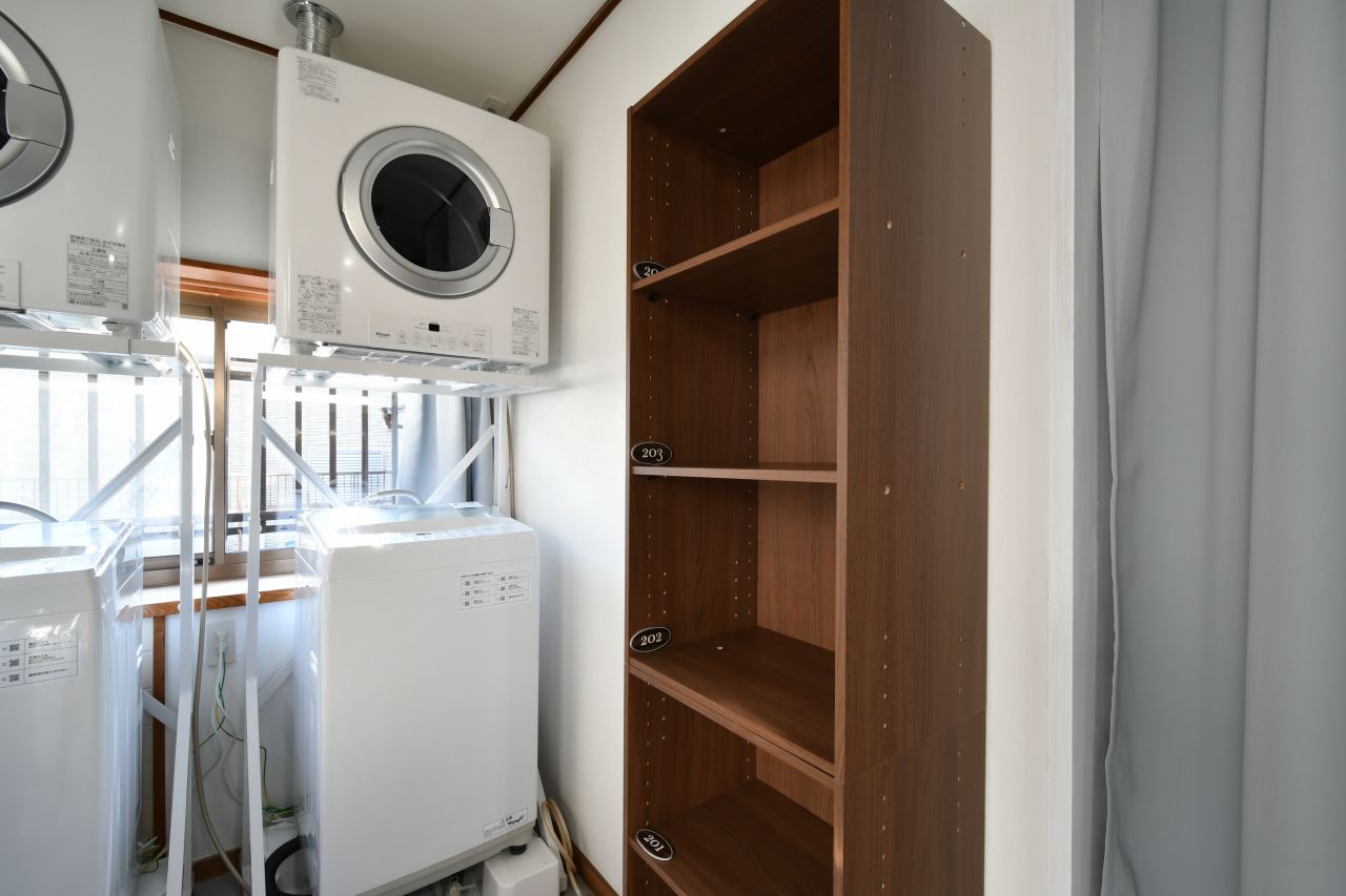 収納棚には洗剤などを置いておけます。(2023-03-08,共用部,OTHER,1F)