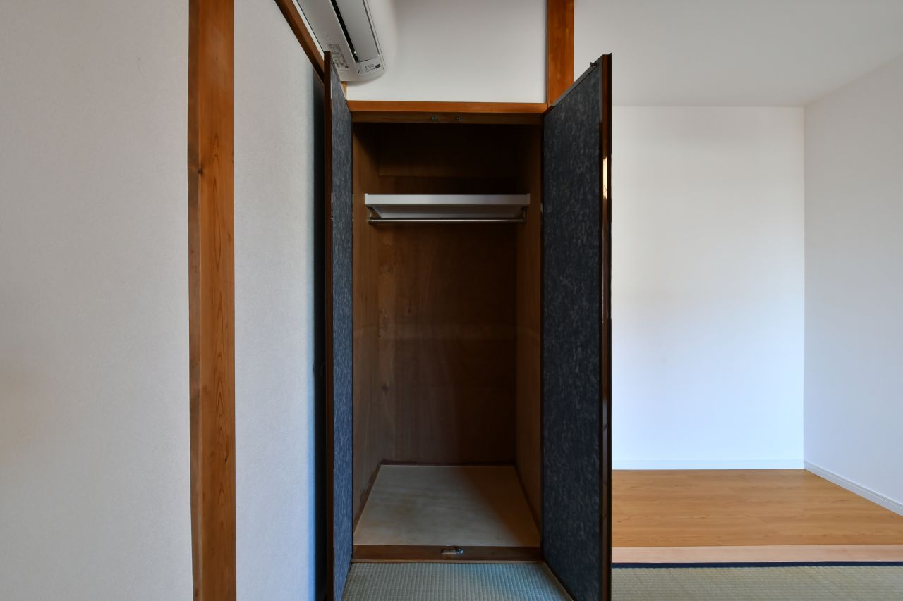 クローゼットの様子。（204号室）(2023-03-08,専有部,ROOM,2F)