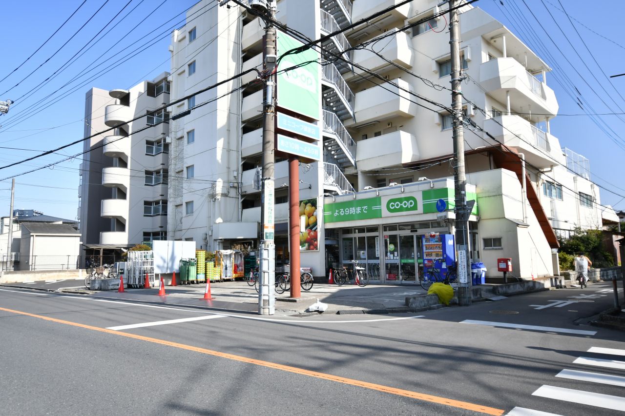近くにはスーパーがあります。(2023-03-08,共用部,ENVIRONMENT,1F)