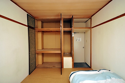 収納の様子。（204号室）(2009-02-17,専有部,ROOM,2F)