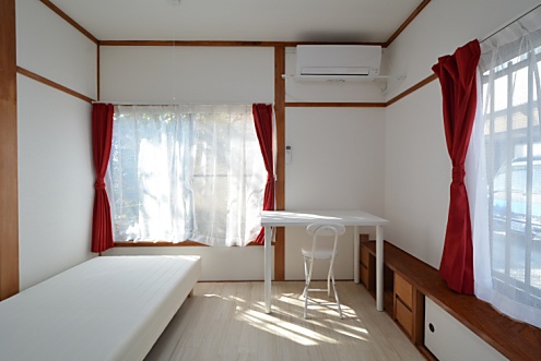 全室に机と椅子が設置してあります。（102号室）(2016-02-09,専有部,ROOM,1F)