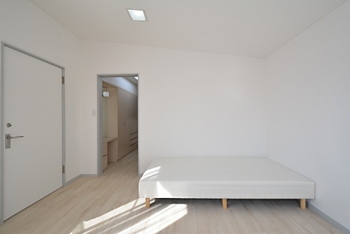 専有部の様子2。奥にウォークインクローゼットがあります。（202号室）(2016-02-09,専有部,ROOM,2F)