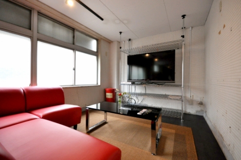 共用TVの様子。(2010-05-19,共用部,LIVINGROOM,1F)