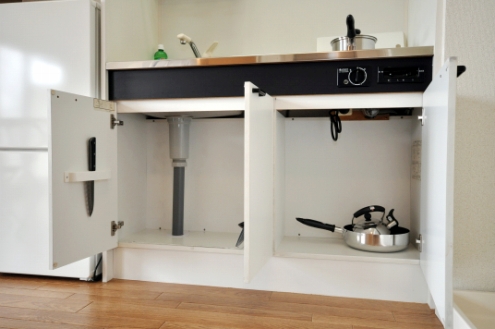 キッチン下の収納の様子。（407号室）(2010-05-19,共用部,KITCHEN,4F)