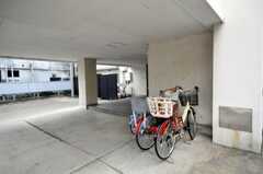自転車置場の様子。 バイクも駐輪可。(2010-05-19,共用部,GARAGE,1F)