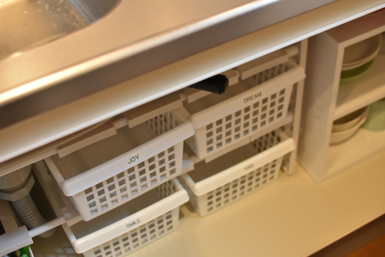 キッチンの下は専有部ごとに収納が用意されています。(2018-03-08,共用部,KITCHEN,2F)