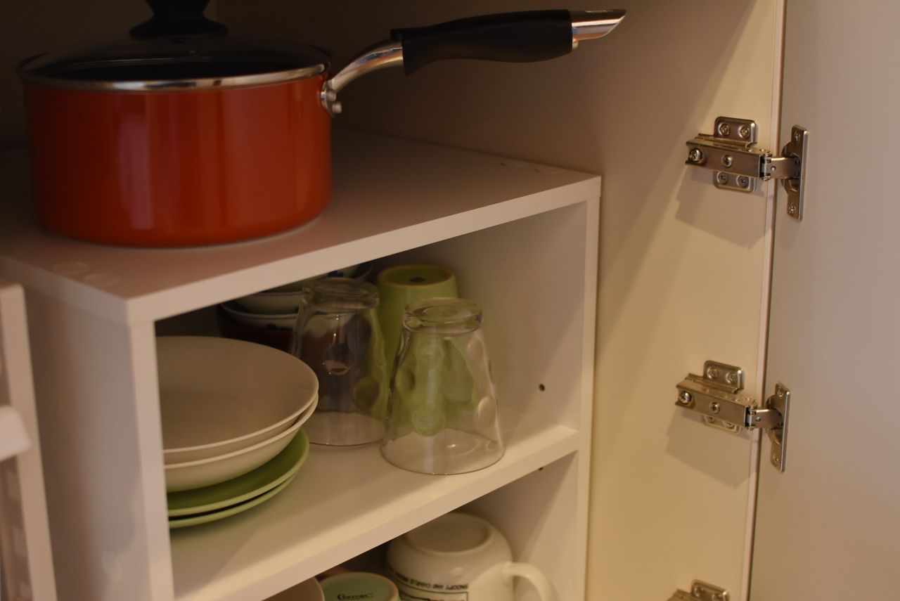 キッチンの下は鍋や食器が収納されています。(2018-03-08,共用部,KITCHEN,2F)