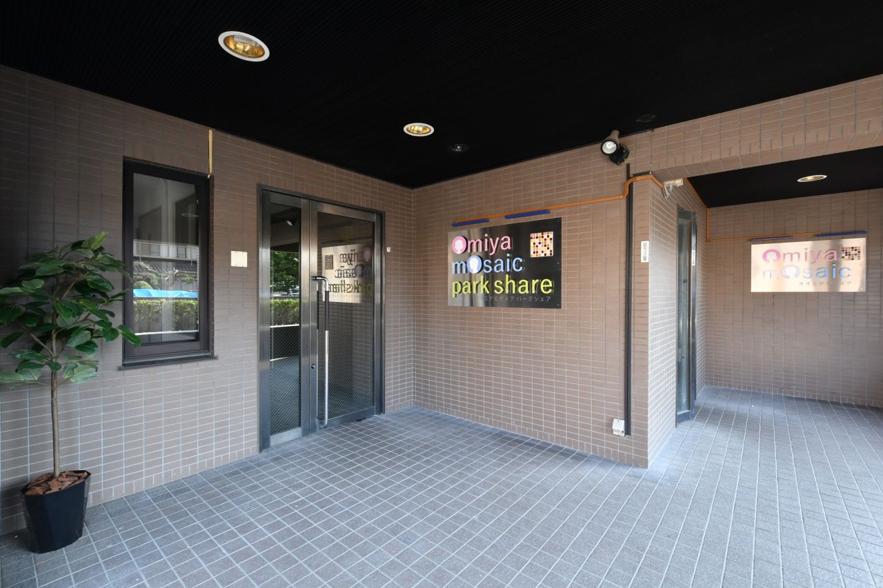玄関ドアの様子。(2017-05-29,周辺環境,ENTRANCE,1F)
