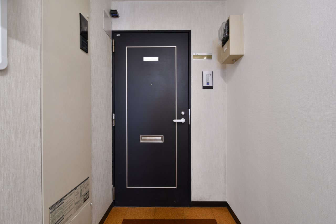 専有部のドア。他の部屋とは間取りが大きく異なります。（104号室）(2017-05-29,専有部,ROOM,1F)