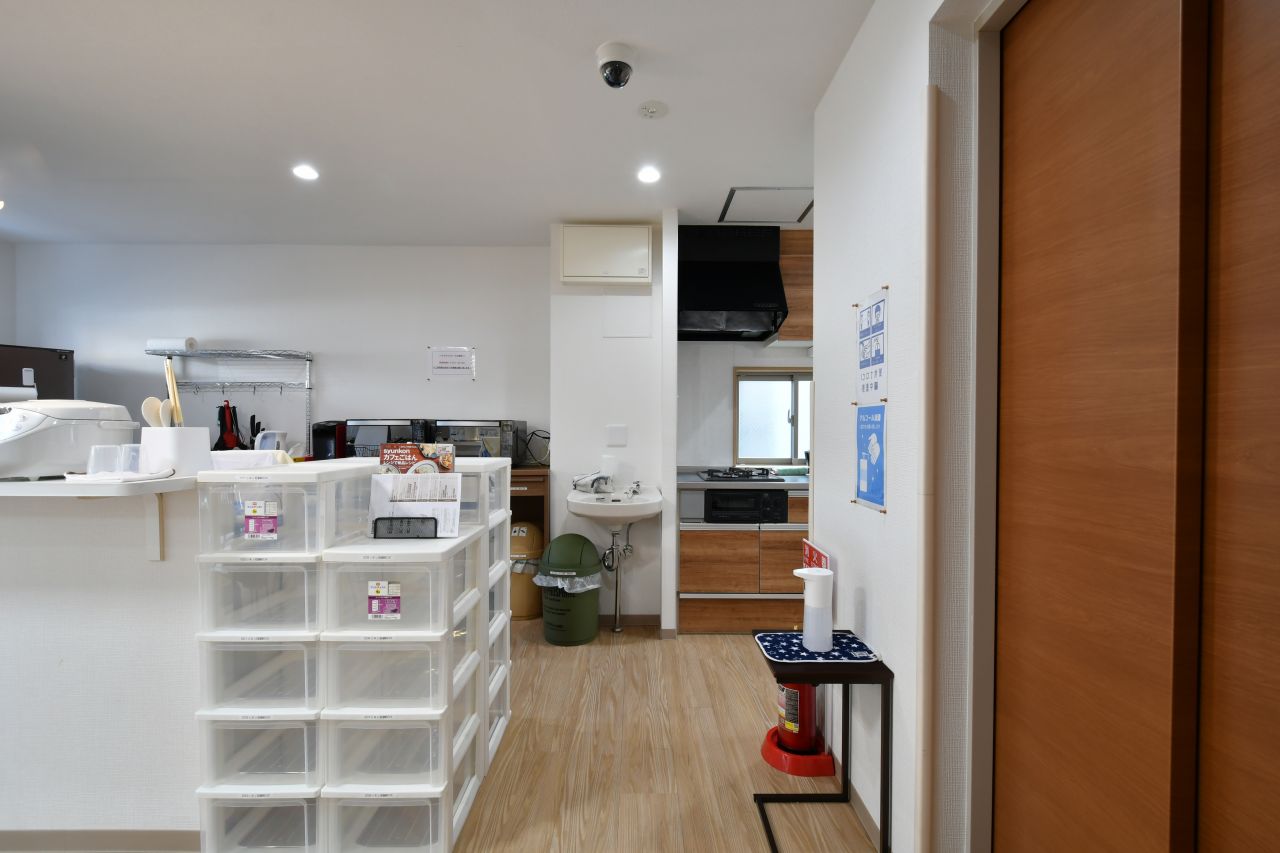 2箇所のキッチンのあいだに洗面台が設置されています。(2021-03-04,共用部,LIVINGROOM,1F)