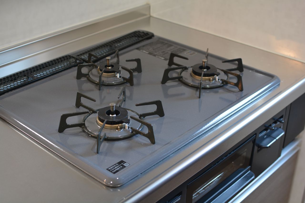 ガスコンロは3口です。(2021-03-04,共用部,KITCHEN,1F)