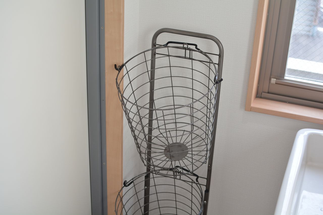スタンドから外して持ち運びのできるカゴが用意されています。(2021-03-04,共用部,LAUNDRY,2F)