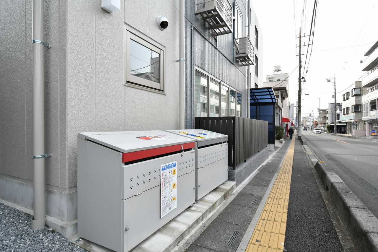 敷地内にゴミが捨てられます。(2021-03-04,共用部,OTHER,1F)