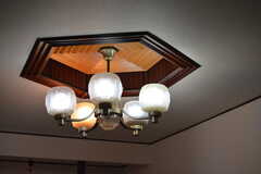 ゴージャスな雰囲気の飾り天井。(2020-09-02,共用部,LIVINGROOM,1F)