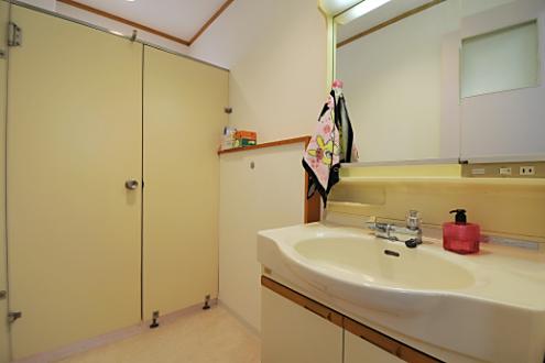 トイレに設置された洗面台の様子。(2011-03-22,共用部,TOILET,1F)