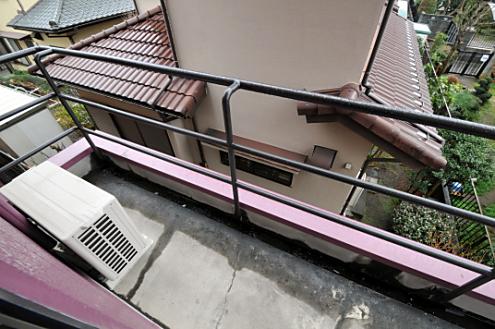 ベランダは202、203号室で共用です。物干しも可能。(2011-03-22,専有部,ROOM,2F)
