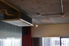 天井も抜かれているので、開放感があります。(2012-01-07,共用部,LIVINGROOM,1F)