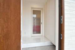 玄関から見た内部の様子。正面がシェアハウスの入り口です。(2023-02-03,周辺環境,ENTRANCE,1F)