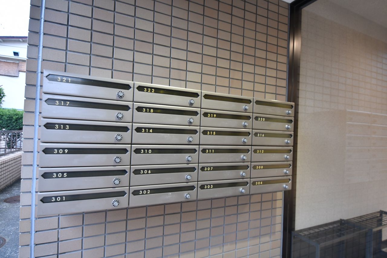 専有部ごとに用意された郵便受け。(2019-10-17,周辺環境,ENTRANCE,1F)