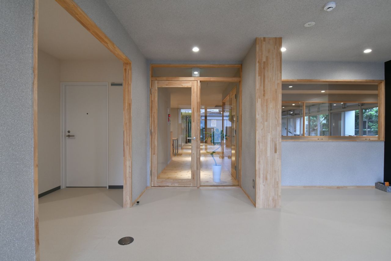 ラウンジへ続くガラスドア。(2019-10-17,共用部,OTHER,1F)