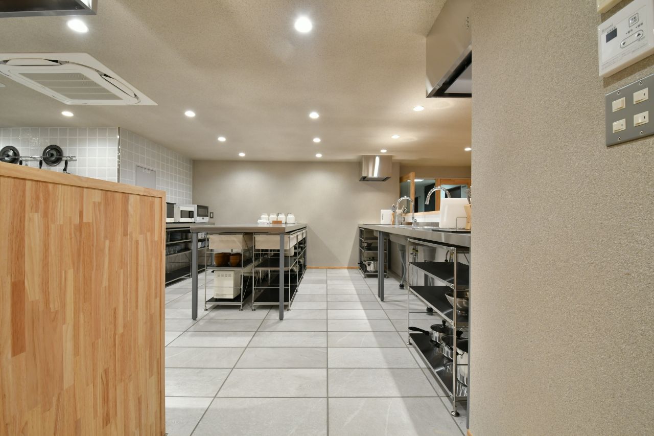 ダイニングテーブル側から見たキッチンの様子。(2019-10-17,共用部,OTHER,1F)