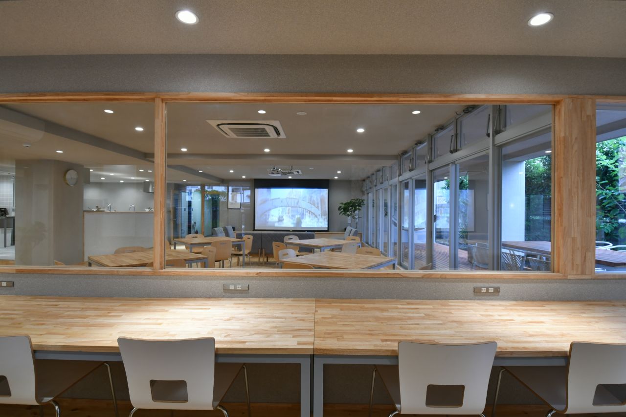 ワークスペースから見たラウンジの様子2。(2019-10-17,共用部,LIVINGROOM,1F)