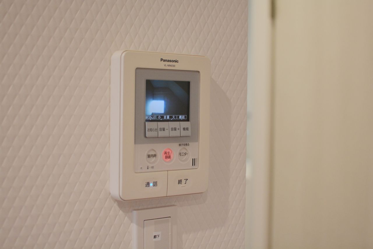 廊下に設置されたインターホンのモニター。(2020-10-14,共用部,OTHER,6F)