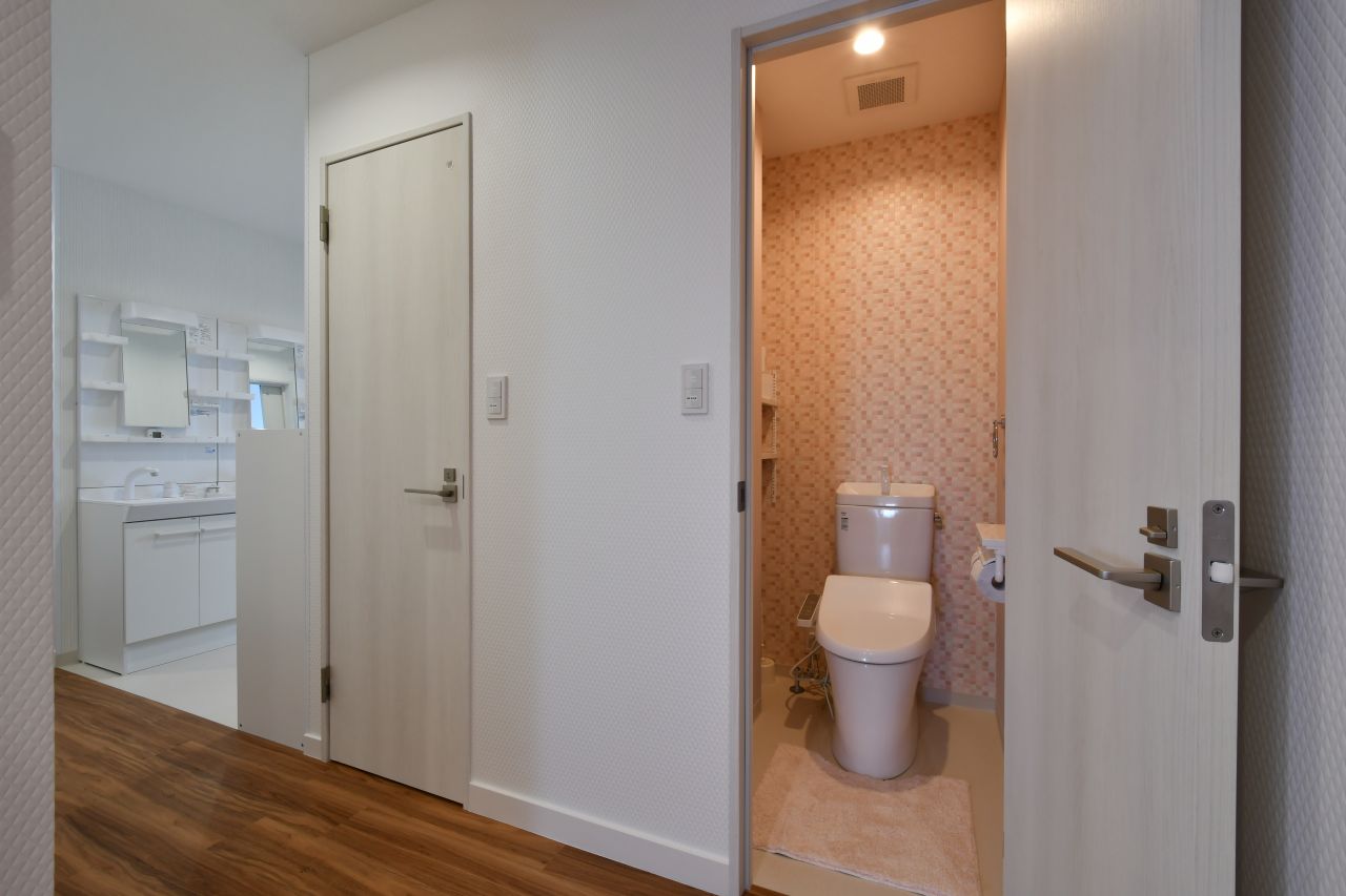 ウォシュレット付きトイレの様子。2室並んでいます。(2020-10-14,共用部,TOILET,6F)