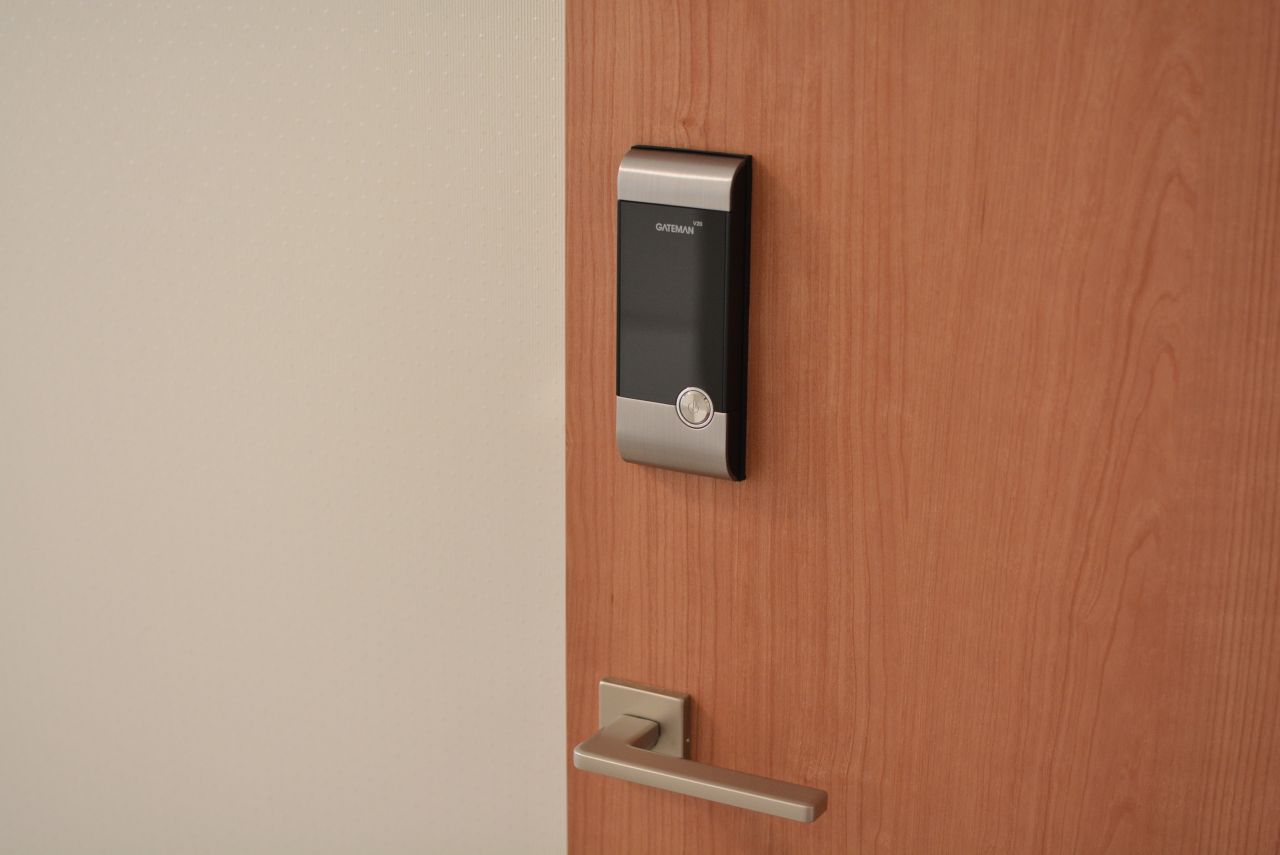 専有部の鍵は、玄関と同じナンバー式のオートロックです。（604号室）(2020-10-14,専有部,ROOM,6F)