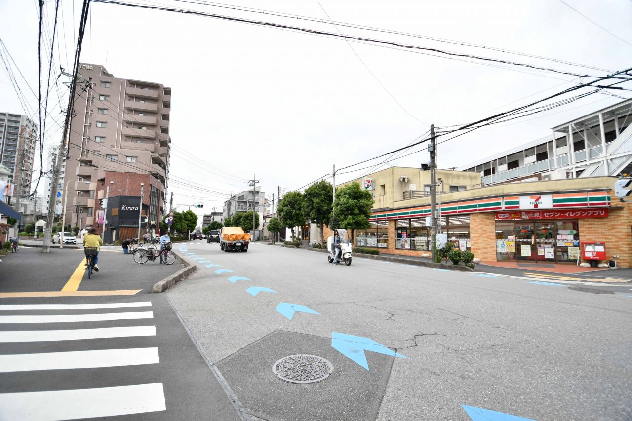駅からシェアハウスへ向かう道の様子2。近くにはコンビニや八百屋があります。(2020-10-14,共用部,ENVIRONMENT,1F)