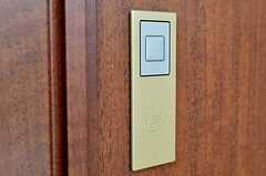 玄関はカードキーを使用します。(2015-09-28,周辺環境,ENTRANCE,1F)