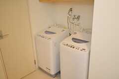 乾燥機能付きの洗濯機です。(2012-10-10,共用部,LAUNDRY,1F)