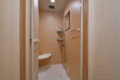 シャワールームの様子。座ることができます。(2020-10-07,共用部,BATH,1F)